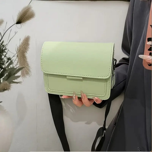 Dámska zelená crossbody kabelka s nastaviteľným popruhom