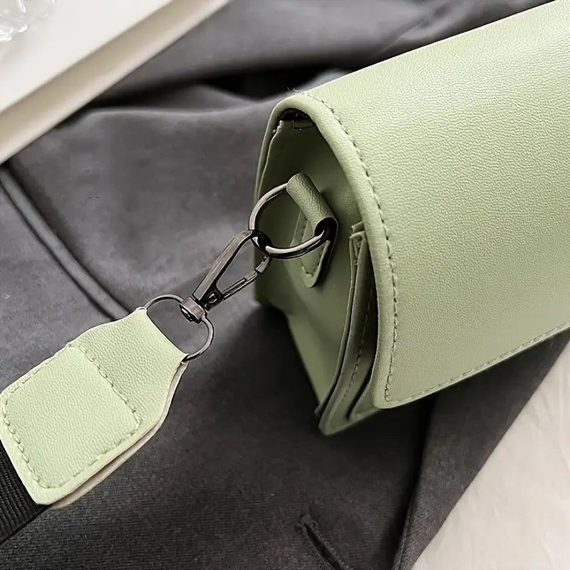 Dámska zelená crossbody kabelka s nastaviteľným popruhom